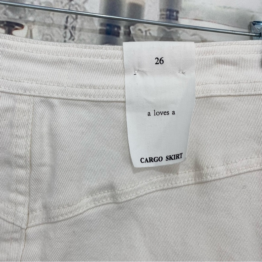 a Loves a White Stretch Denim Mini Cargo Skirt Full Zip Front Pockets Cotton NWT - Picture 8 of 8